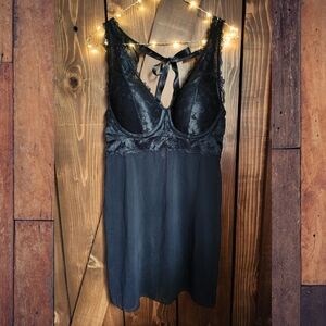 La Vie En Rose Black Lace Chemise